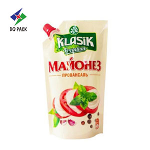 Sachet à bec verseur latéral pour sauce et ketchup