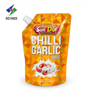 Sachet à bec verseur latéral pour sauce et ketchup