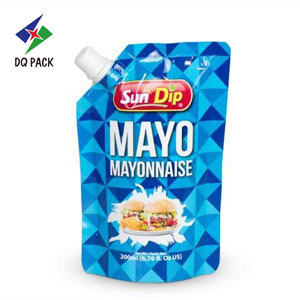 Sachet à bec verseur latéral pour sauce et ketchup