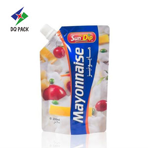 Sachet à bec verseur latéral pour sauce et ketchup